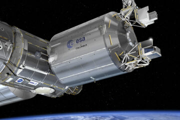 Rymdstation som svävar ute i rymden