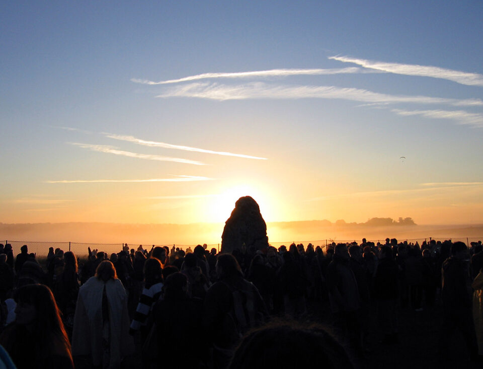Sun_behind_the_Heel_Stone_Andrew Dunn