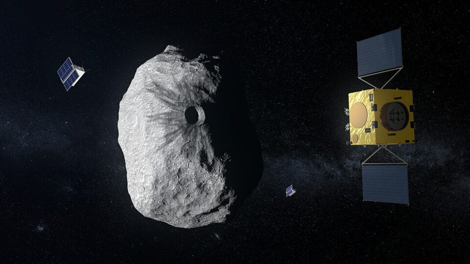 Hera_in_orbit at Didymos_ESA Illustration av den gual rymdfarkosten "DART" som närmar sig
Didymos lilla måne, Dimorphos, med solpaneler och en mindre satellit i närheten; dramatisk och vetenskaplig ton.